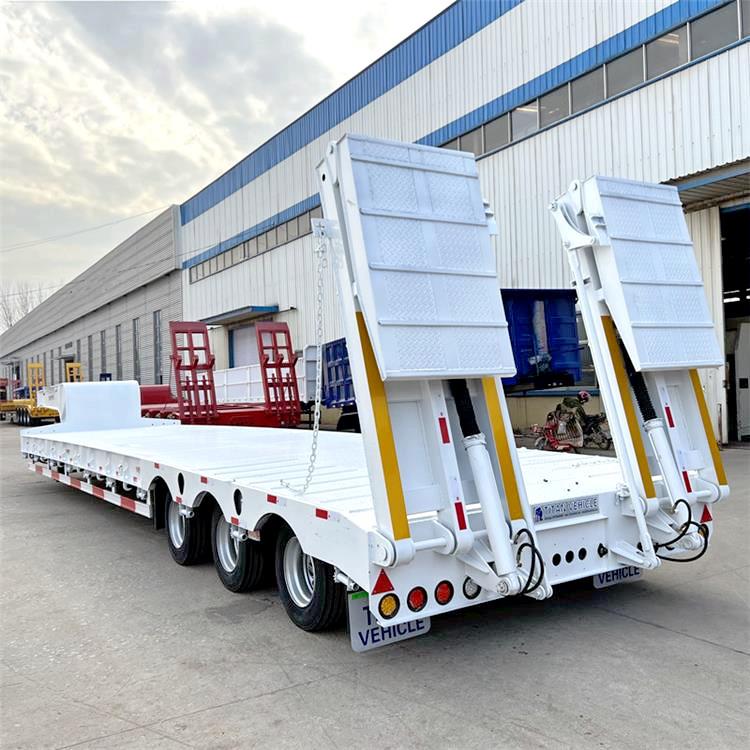 Low Bed Semi Trailer with Folding Ladder